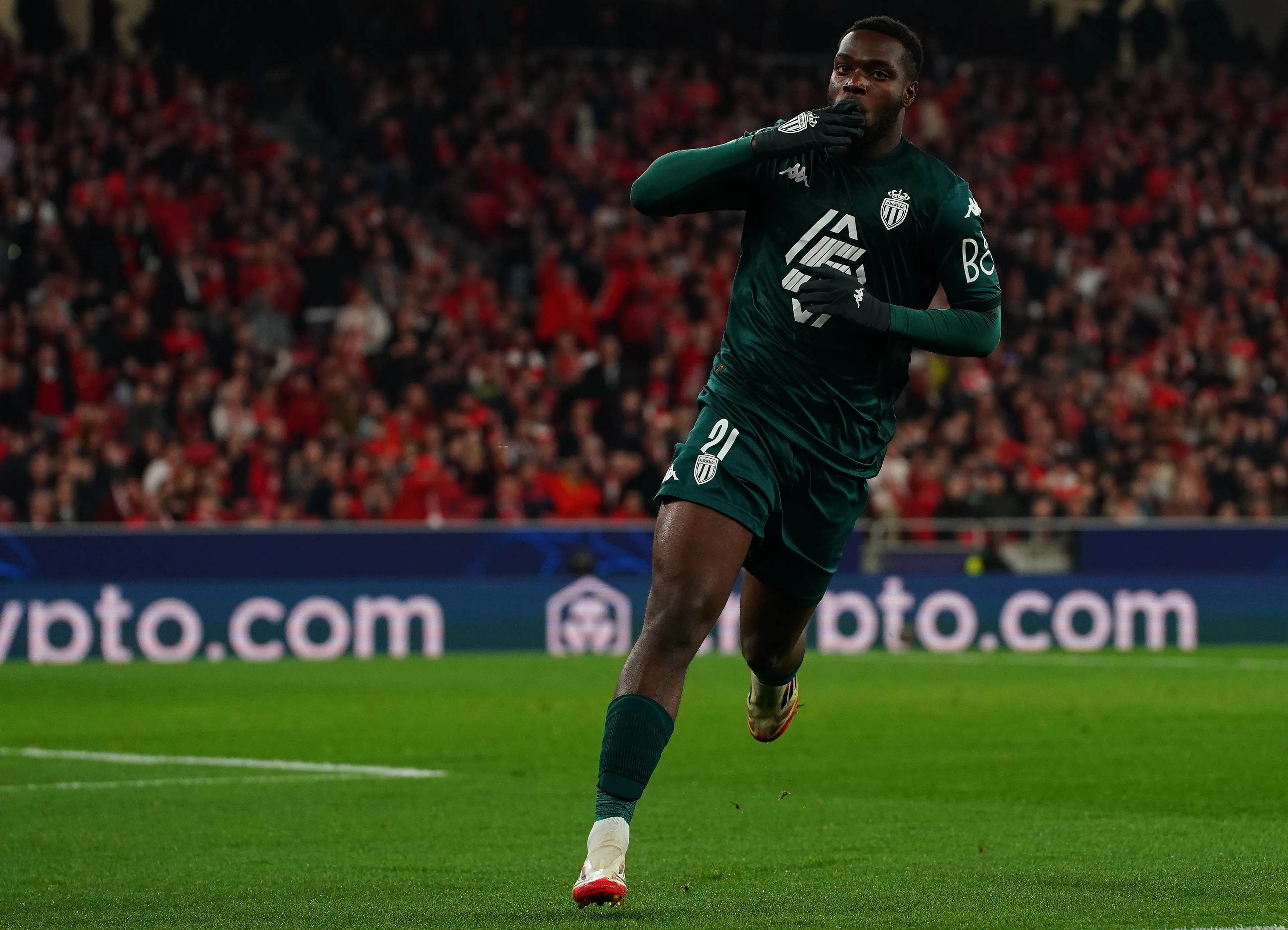 George Ilenikhena, novo reforço do Al-Ittihad, durante partida da UEFA Champions League.  (Photo by Gualter Fatia/Getty Images)