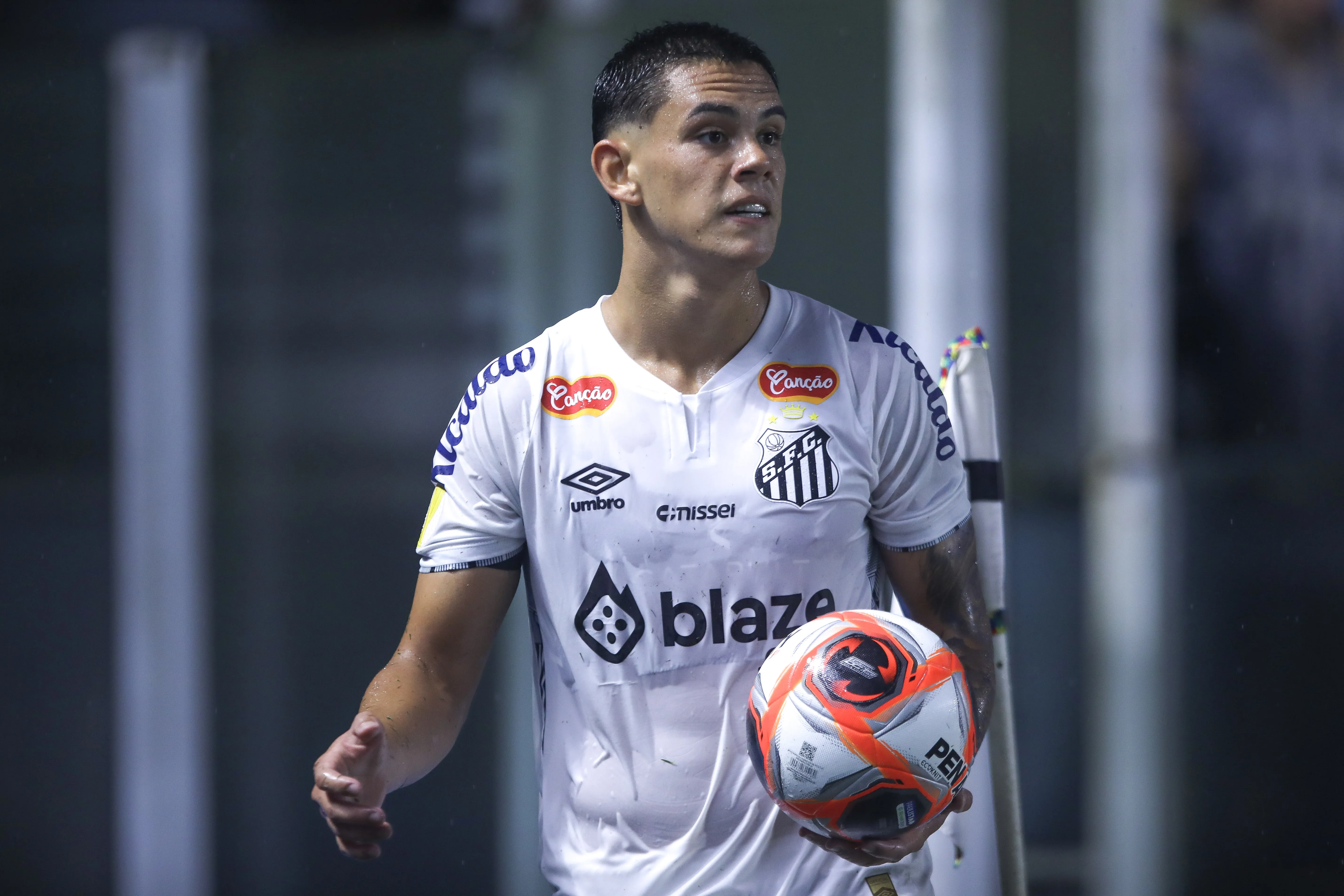 JP Chermont jogador do Santos durante partida contra o Mirassol no estadio Vila Belmiro pelo campeonato Paulista 2025. Foto: Reinaldo Campos/AGIF