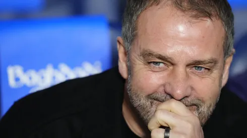 Hansi Flick, treinador do Barcelona, junto de Deco, aprova chegada de centroavante e zagueiro. IMAGO / NurPhoto – (Jose Breton)