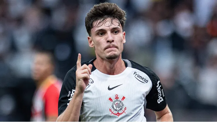 Breno Bidon é alvo do Fenerbahçe, mas Corinthians acredita que uma mudança no meio do ano é melhor. IMAGO / NurPhoto
