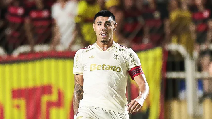 O zagueiro Iago em jogo do Flamengo (Gilvan de Souza/Flamengo)