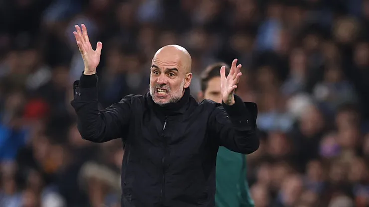 Pep Guardiola em ação pelo Manchester City. Stu Forster/Getty Images.