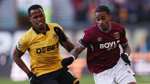 O meia Jhon Arias em jogo do Wolverhampton (Carl Recine/Getty Images)