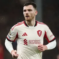 Liverpool avalia renovação com Andy Robertson