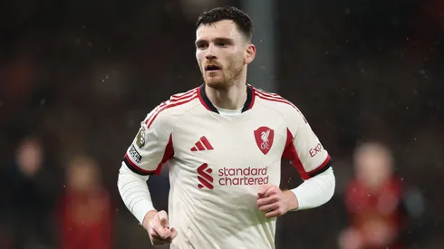 Liverpool avalia renovação com Andy Robertson. Foto: Michael Steele/Getty Images