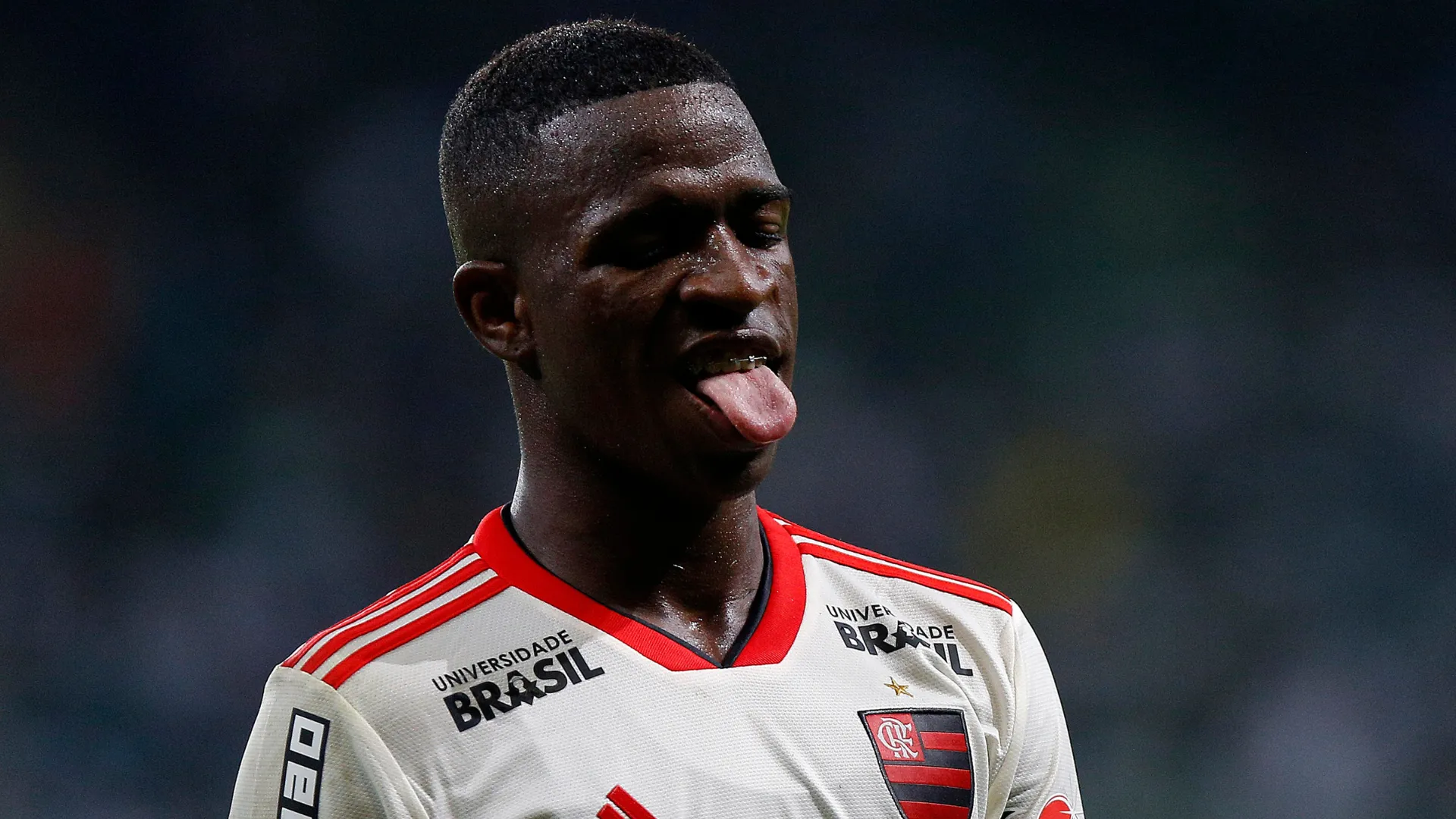 Vinicius Junior com a camisa do Flamengo em 2018