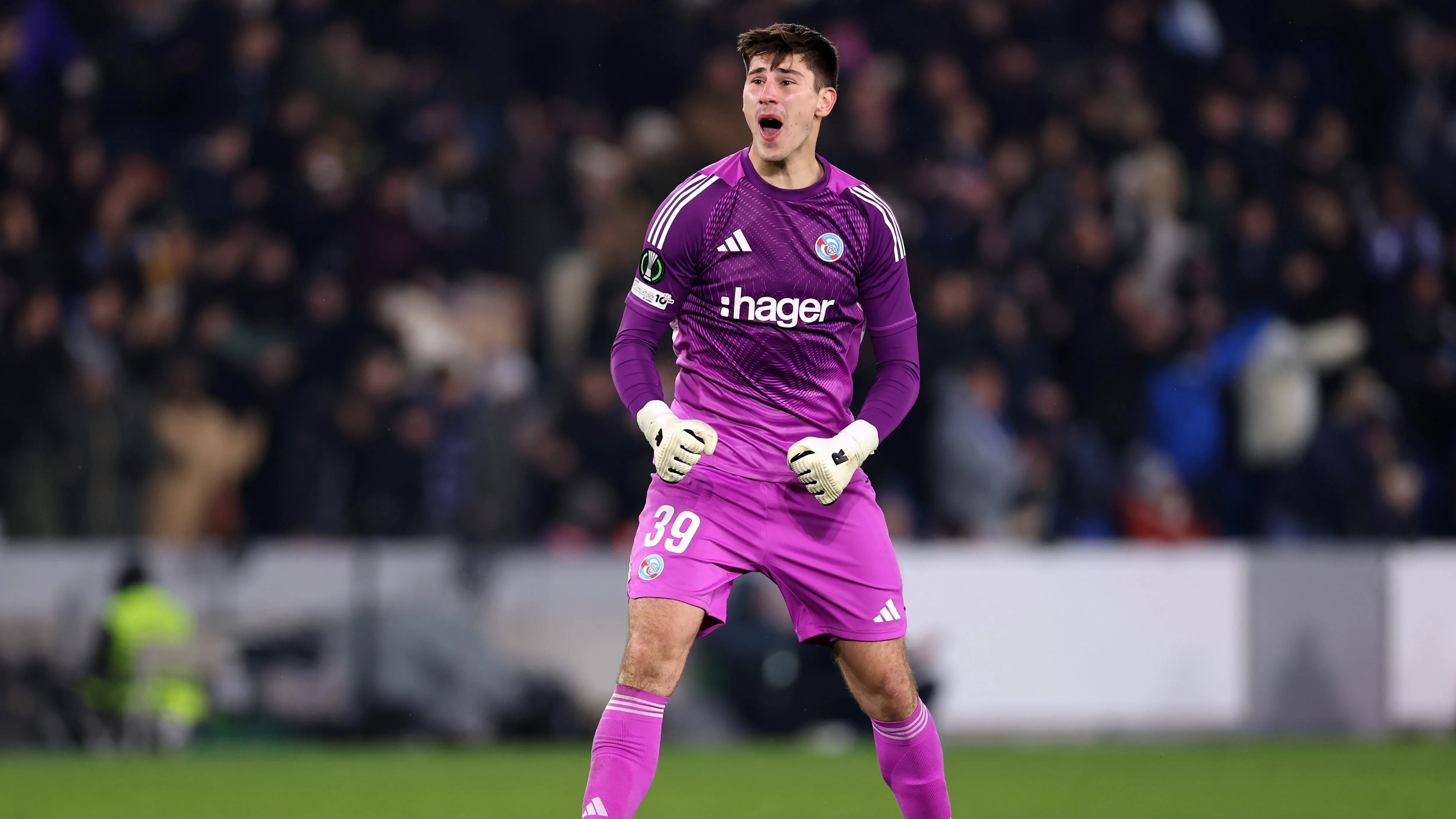 Mike Penders está emprestado pelo Chelsea ao Strasbourg. Foto: Justin Setterfield/Getty Images