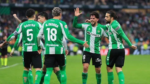 Jogadores do Betis comemoram a vitória sobre o Valencia por 2 a 1