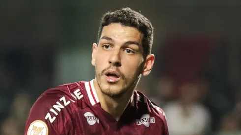 Nino pode voltar ao Fluminense – Foto: Robson Mafra/AGIF
