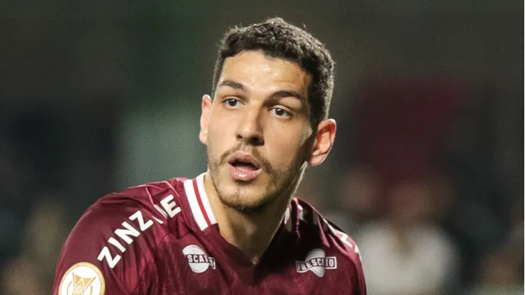 Nino pode voltar ao Fluminense - Foto: Robson Mafra/AGIF