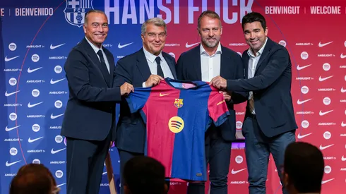 Deco, Hansi Flick e Laporta – Photo by Eric Alonso/Getty Images

