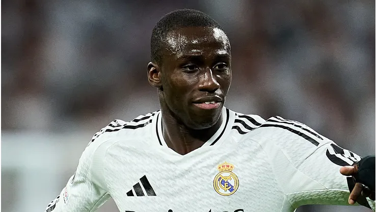 Real Madrid se frustra por não ter vendido Ferland Mendy na janela. (Photo by Aitor Alcalde/Getty Images)