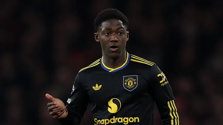 Manchester United abre conversas para renovar com Kobbie Mainoo. (Photo by Justin Setterfield/Getty Images)