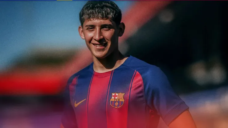 O lateral-esquerdo Patricio Pacífico é apresentado no Barcelona (Divulgação/Barcelona FC)