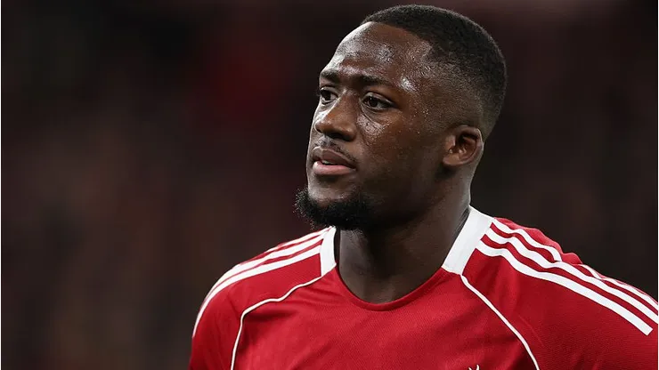 Konaté, do Liverpool, pode ser uma opção novamente para o Real Madrid se aceitar diminuir exigências. (Foto: Michael Regan/Getty Images)