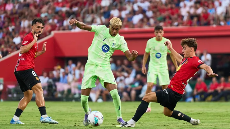 Lamine Yamal em jogo do Barcelona (Rafa Babot/Getty Images)