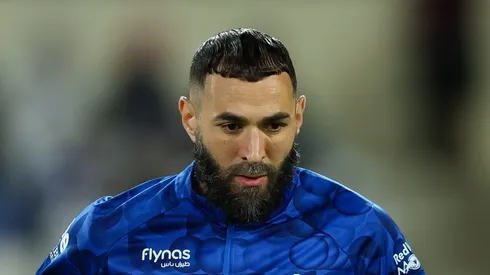 Após hat-trick, Benzema adota tom ríspido ao ser questionado sobre despedida do Al-Ittihad. (Foto de Yasser Bakhsh/Getty Images)