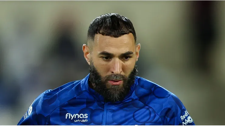 Após hat-trick, Benzema adota tom ríspido ao ser questionado sobre despedida do Al-Ittihad. (Foto de Yasser Bakhsh/Getty Images)