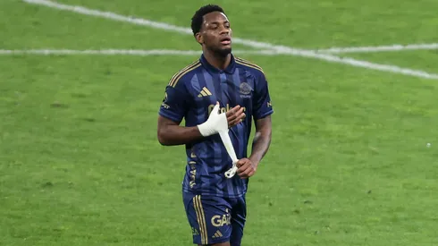 Jhon Durán deixa o Fenerbahçe. (Photo by Ahmad Mora/Getty Images)