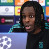 Frimpong segue lesionado e é desfalque contra o Manchester City