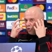 Slot comemora a contratação de Jacquet pelo Liverpool