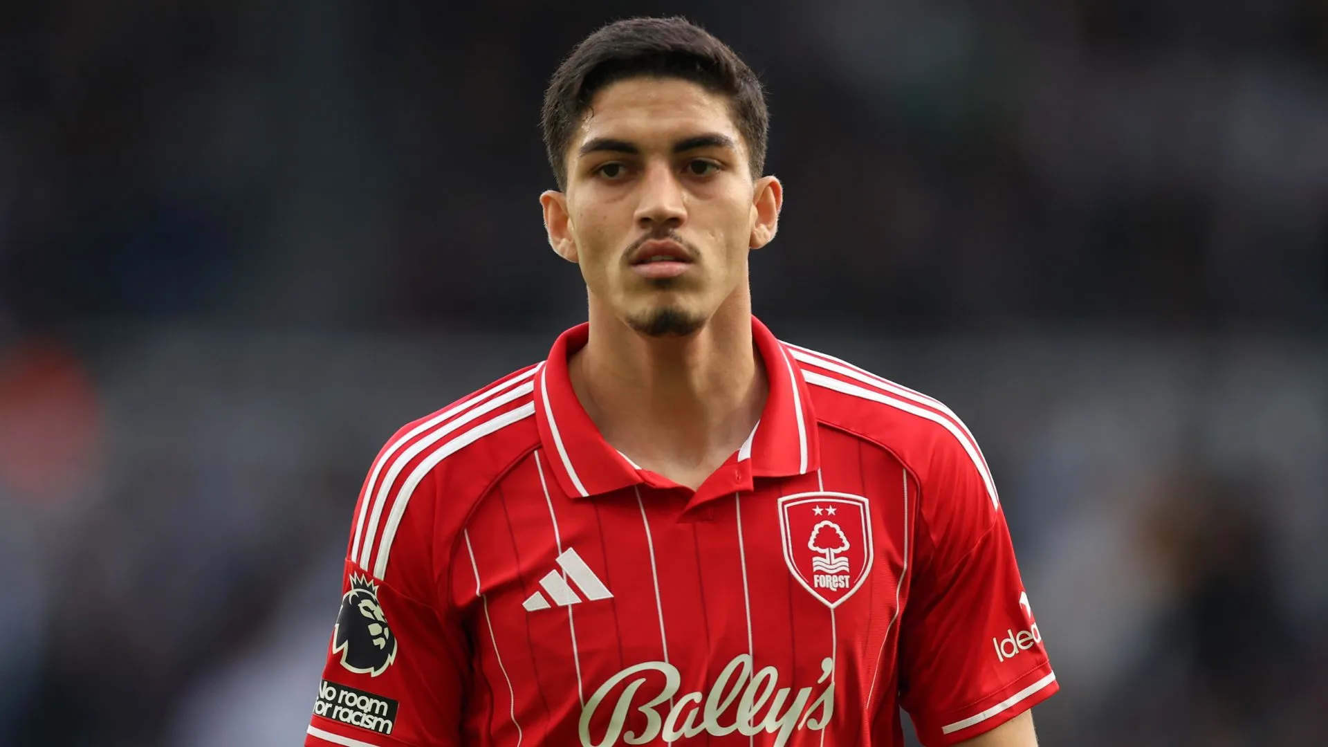 O brasileiro Jair (ex-Botafogo) é novidade do Nottingham Forest (foto: George Wood/Getty Images)