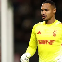 Nottingham Forest exclui John e inscreve Jair para os playoffs