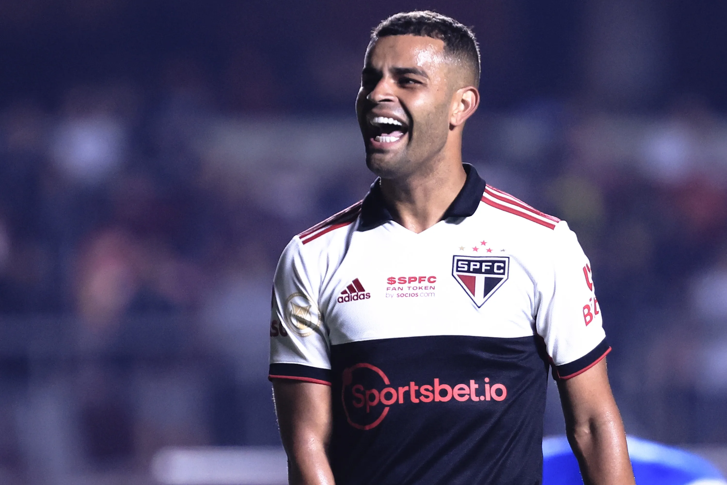 Alisson esquece o Corinthians após negociação frustrada e encaminha saída do São Paulo para defender clube na MLS. A preferência do atleta e de seus agentes é a liga dos EUA e Canadá, segundo a ESPN. Foto: Ettore Chiereguini/AGIF