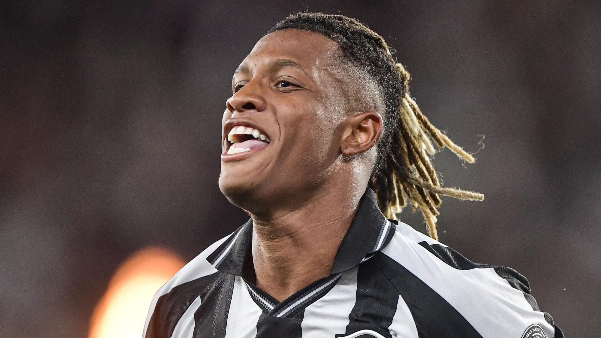 Danilo comemora gol pelo Botafogo