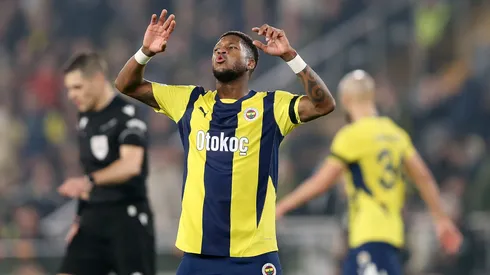 O volante Fred em jogo do Fenerbahçe (Ahmad Mora/Getty Images)