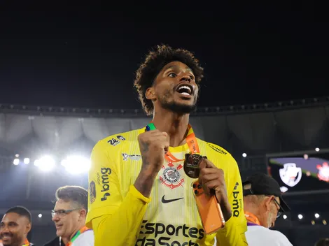 Besiktas oferece R$ 63 milhões ao Corinthians por Hugo Souza