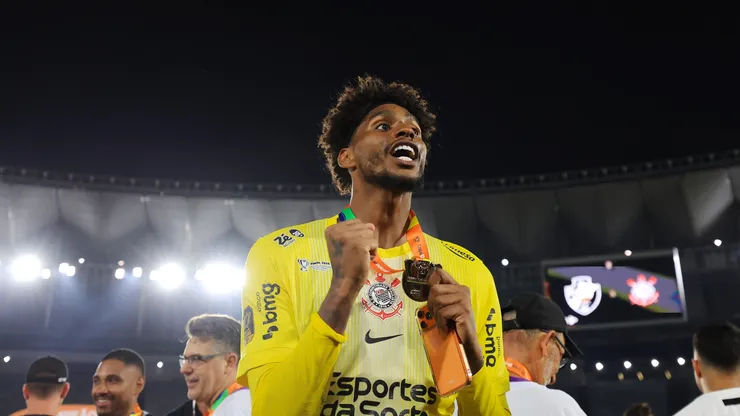 Hugo Souza comemora título da Copa do Brasil com o Corinthians (Buda Mendes/Getty Images)