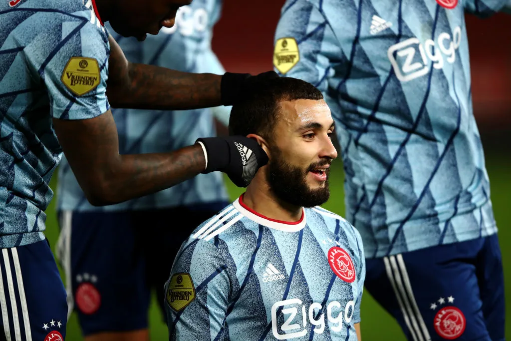 Zakaria Labyad comemora gol pelo Ajax. (Photo by Dean Mouhtaropoulos/Getty Images)