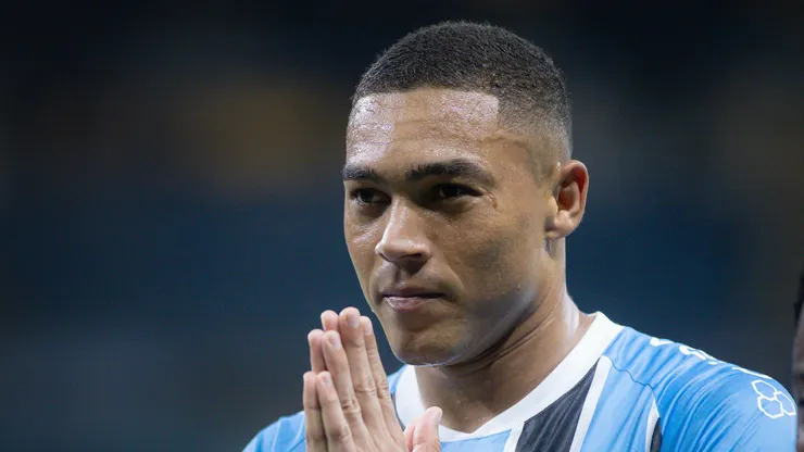 Carlos Vinícius pode jogar a Copa do Mundo por outro país - Foto: Maxi Franzoi/AGIF