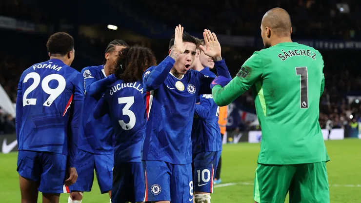 Jogadores do Chelsea comemoram a vitória sobre o West Ham na última rodada