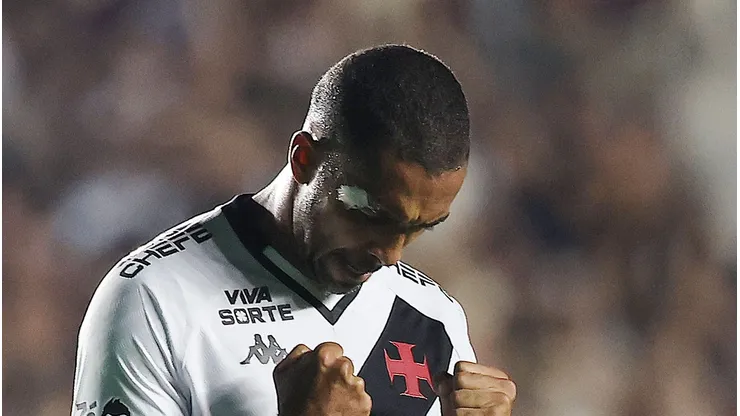 Vasco resiste a investidas árabes por Paulo Henrique e foca na permanência do lateral. (Foto de Wagner Meier/Getty Images)