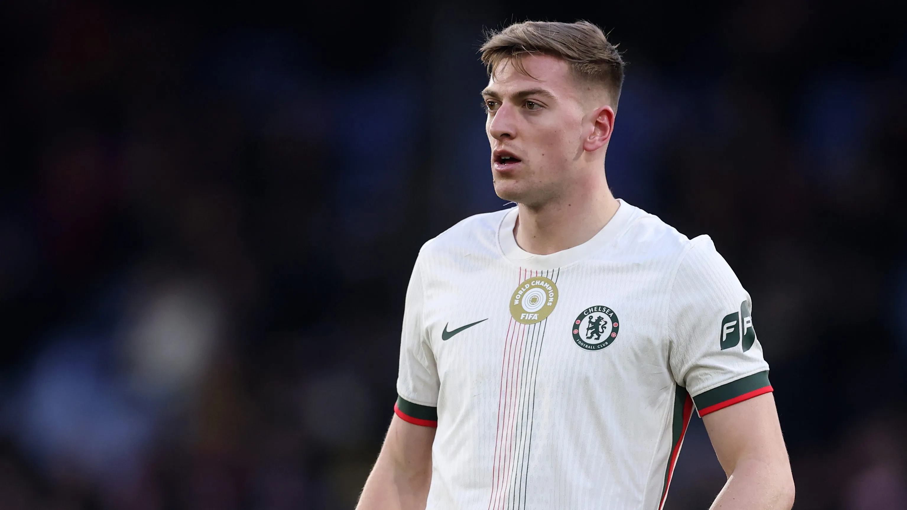 Liam Delap, alvo do Manchester United, em jogo do Chelsea. Foto: Julian Finney/Getty Images