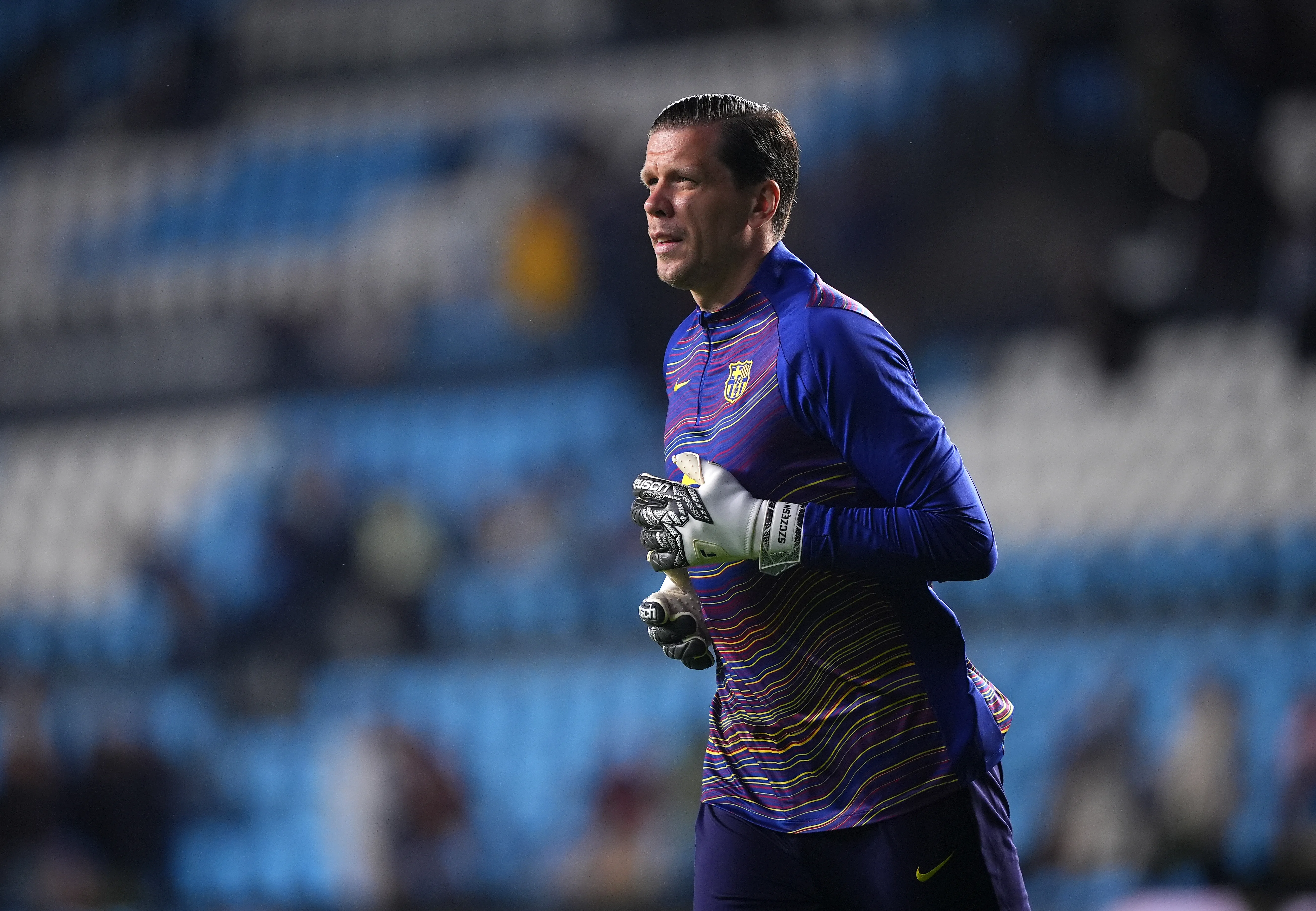 Szczesny aquecendo no Barcelona. (Foto: Jose Manuel Alvarez Rey/Getty Images)