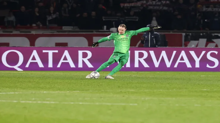 Safonov em partida da Champions League: PSG x Newcastle - Catherine Steenkeste/Getty Images