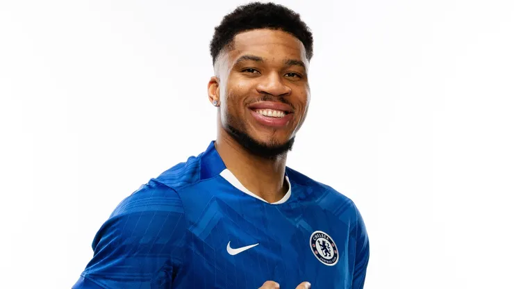 Astro da NBA entra para o grupo de acionista de um dos maiores clubes de futebol feminino do mundo - Foto: Redes Sociais/Giannis Antetokounmpo
