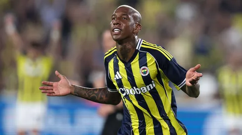 Anderson Talisca segue no Fenerbahçe
