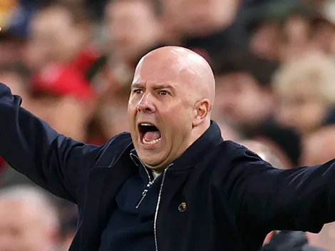 Arne Slot critica expulsão de Szoboszlai em Liverpool x Manchester City