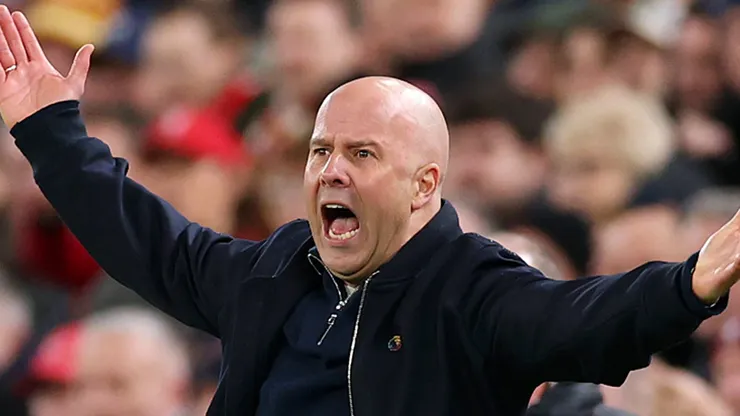 Arne Slot critica expulsão de Szoboszlai em derrota do Liverpool para o City. (Photo by Michael Regan/Getty Images)