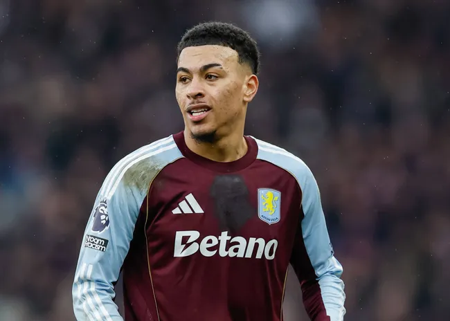 Chelsea está de olho em Morgan Rogers, que defende as cores do Aston Villa. Seu nome deve ser muito comentado na janela do meio do ano. IMAGO /&nbsp;Sportimage