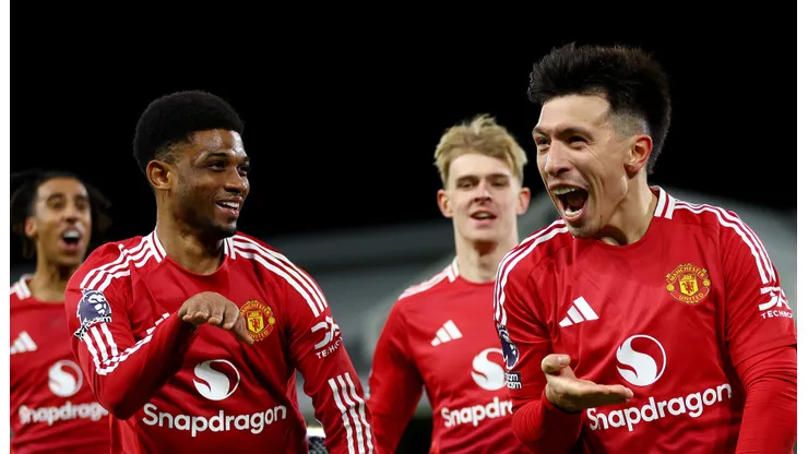 Barcelona monitora o zagueiro Lisandro Martínez, do Manchester United. (Photo by Clive Rose/Getty Images)