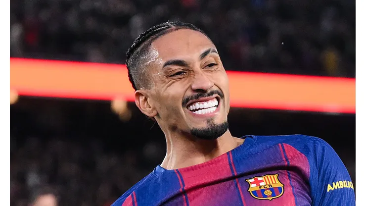 Raphinha pode ser surpresa no Barcelona contra o Atlético de Madrid na Copa do Rei. (Photo by David Ramos/Getty Images)