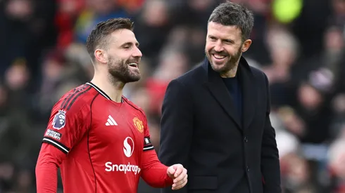 Luke Shaw e Michael Carrick juntos no Manchester United. Foto: Gareth Copley/Getty Images
