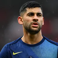 Ídolo do Manchester United sugere contratação de Cristian Romero