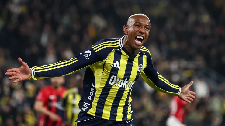 O atacante Anderson Talisca em jogo do Fenerbahçe (Ahmad Mora/Getty Images)