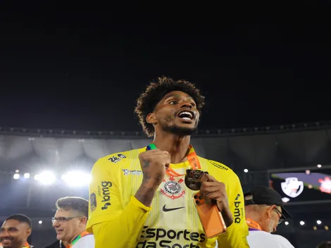 Milan faz proposta por Hugo Souza que explica decisão de seguir no Corinthians